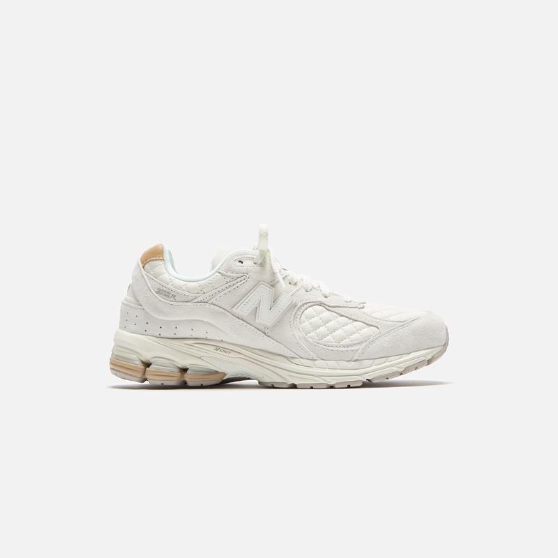 (RTV) New Balance 2002R – Sea Salt / Team Away Grey / Stoneware