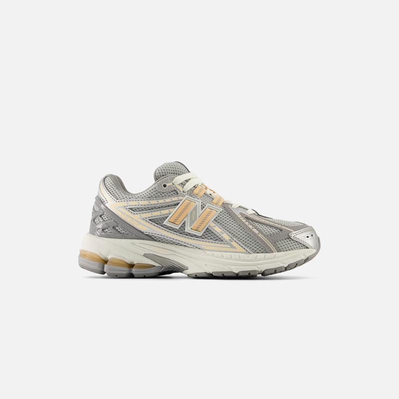 (RTV) New Balance GS 1906 – Silver Metallic / Peach